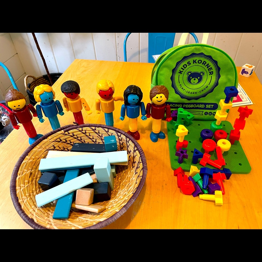 ⭐️SOLD⭐️ Montessori toy lot